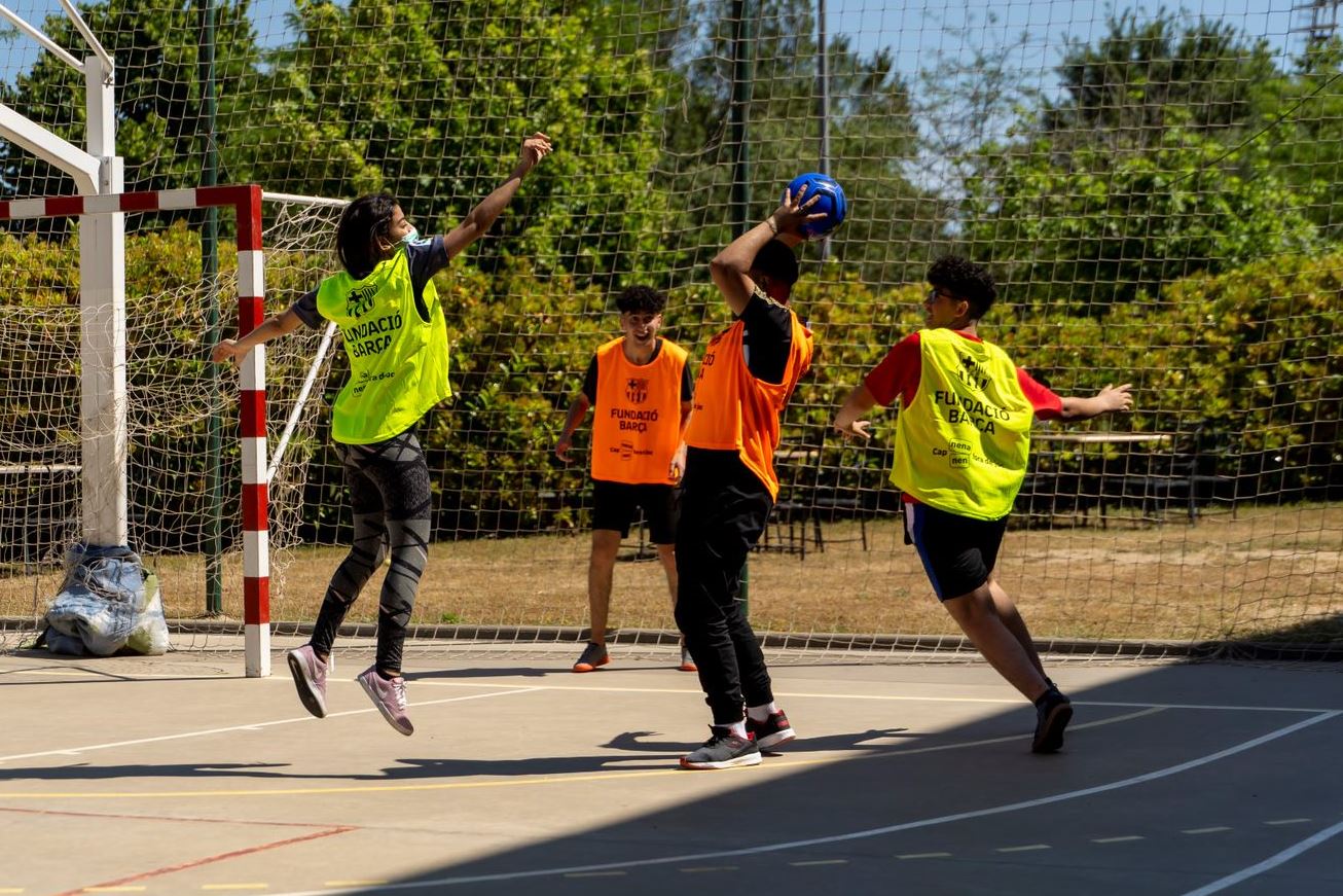 Fotografía de: Coca-Cola y el CETT se alían con otros actores privados para impulsar el talento joven con dificultades para acceder al mercado laboral con el proyecto GIRA Jóvenes | CETT